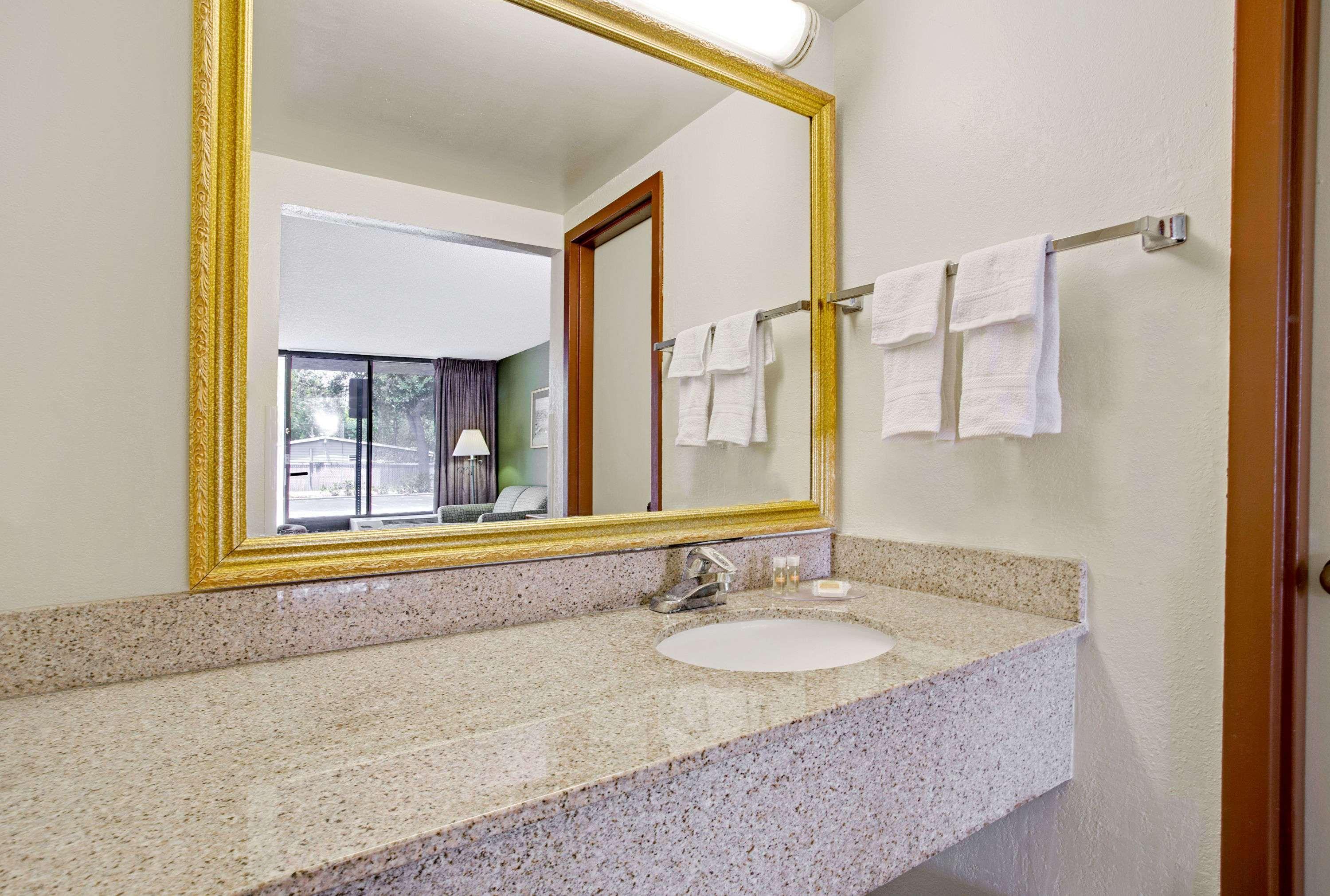 Days Inn By Wyndham Bradenton - Near The Gulf Ngoại thất bức ảnh