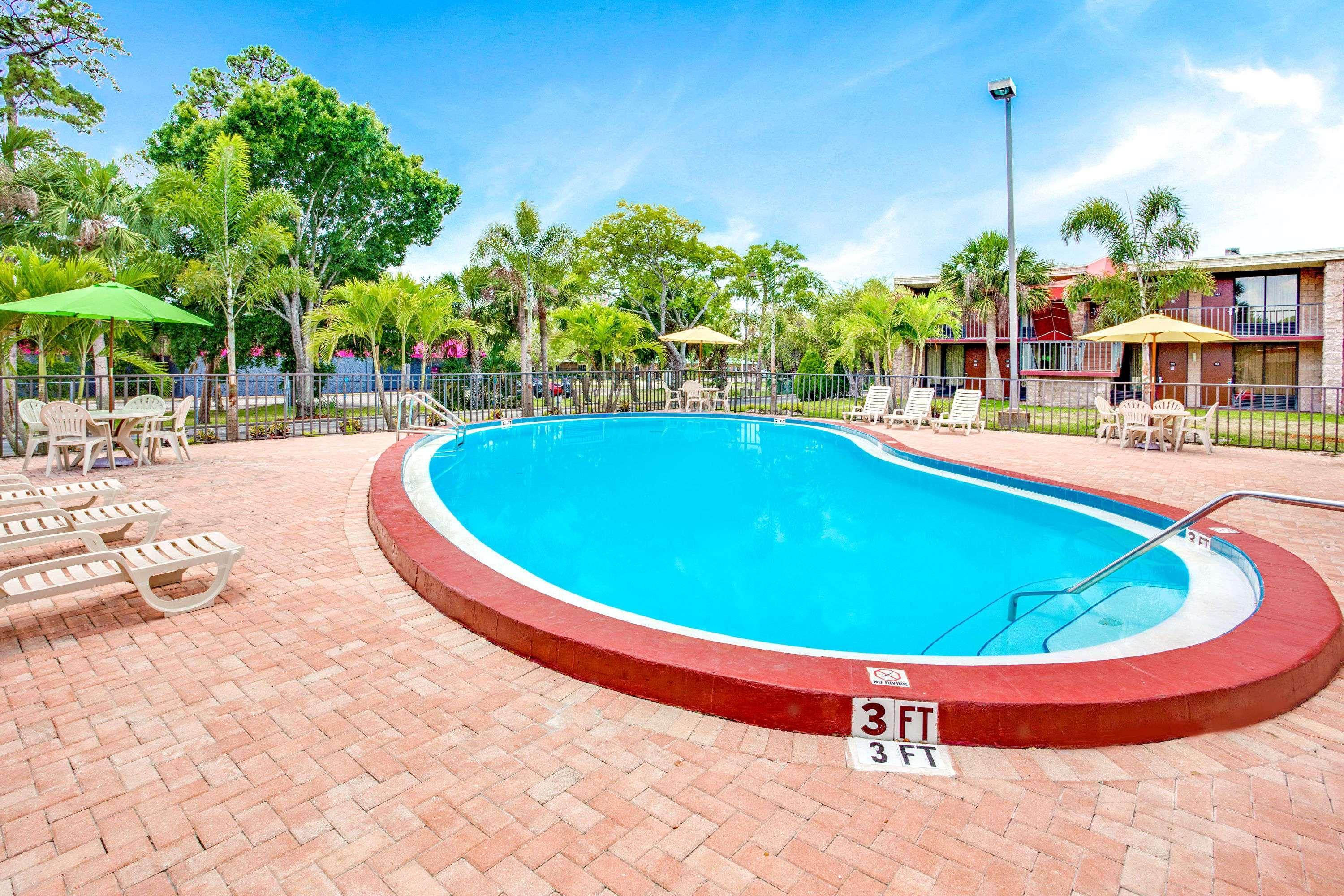 Days Inn By Wyndham Bradenton - Near The Gulf Ngoại thất bức ảnh