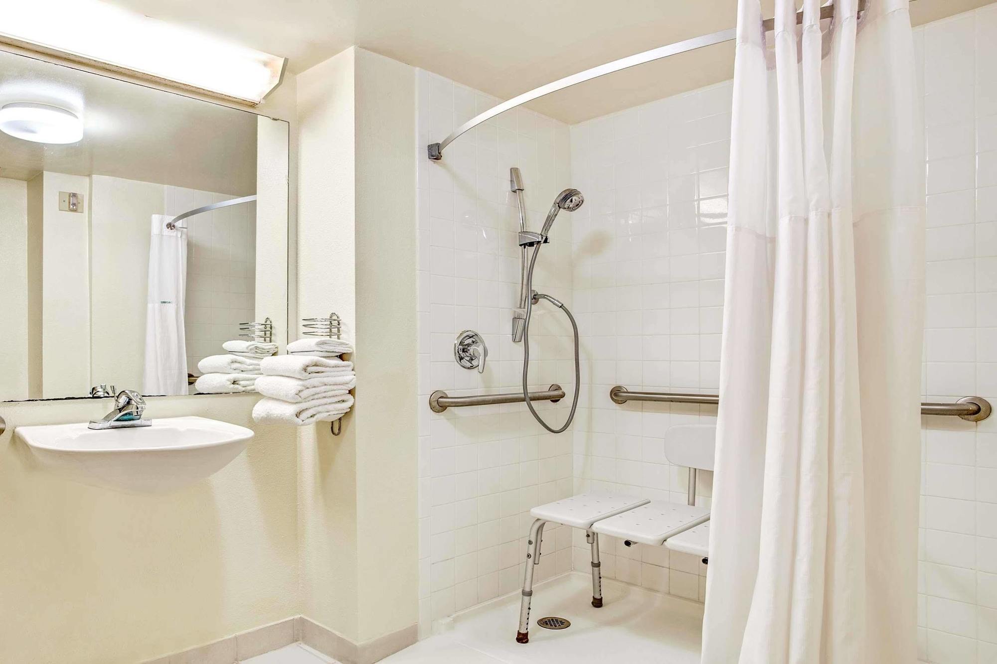 Days Inn By Wyndham Bradenton - Near The Gulf Ngoại thất bức ảnh